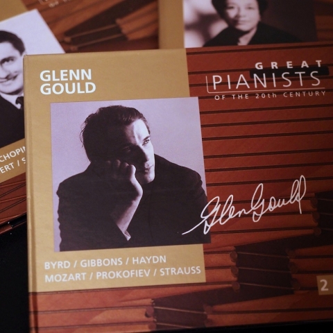 202212_GreatPianists_Gould.jpg