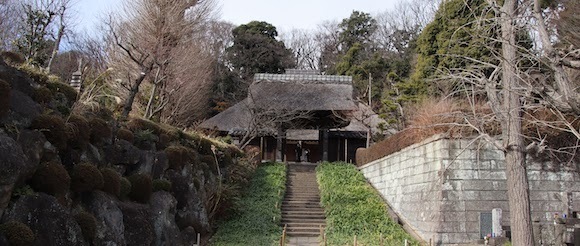 参道からの西方寺 