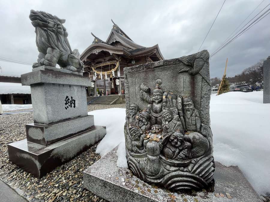 光兎神社の狛犬と七福神