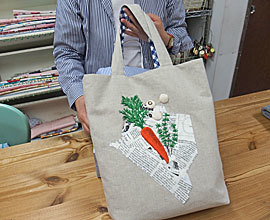 野菜の刺繍バッグとミニストール